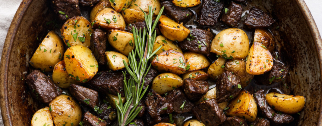 garlic-butter-herb-steak-bites-with-potatoes