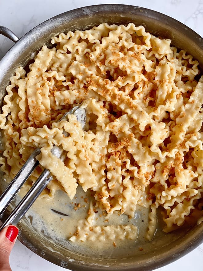 this-surprising-staple-turns-buttered-noodles-into-a-magically-creamy-pasta