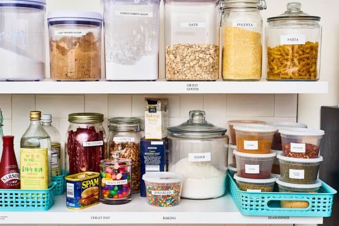 this-is-the-most-popular-pantry-organizer-at-williams-sonoma,-according-to-a-store-manager