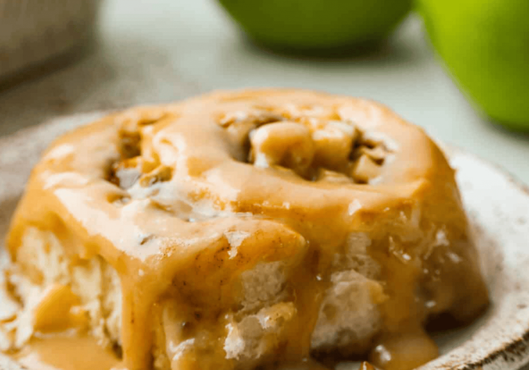 caramel-apple-cinnamon-rolls